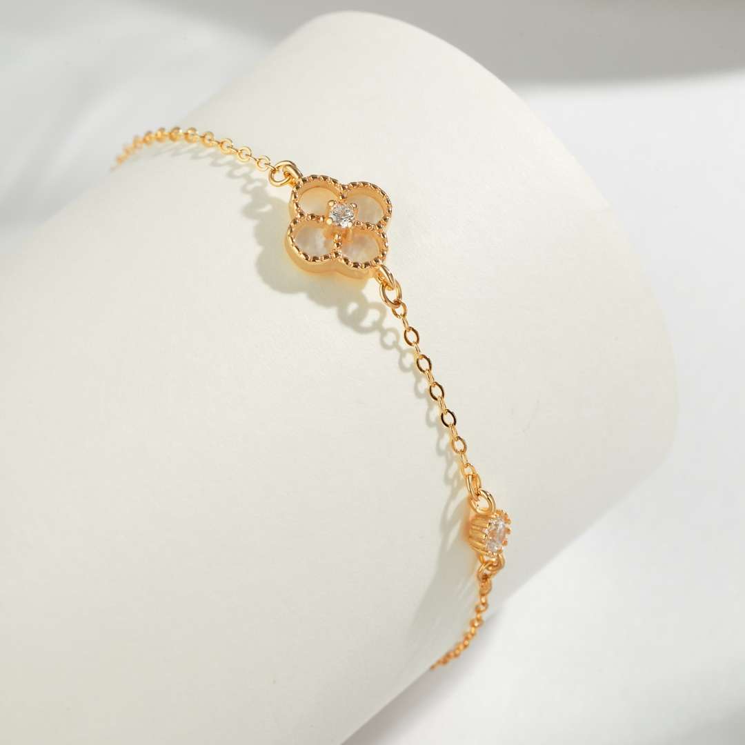 [Vivid Aurora]Delicate Four Leaf Clover Bracelet