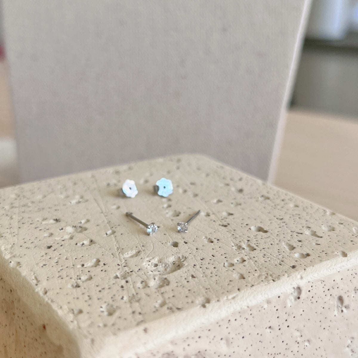 [Vivid Aurora]Delicate Solitaire Earrings