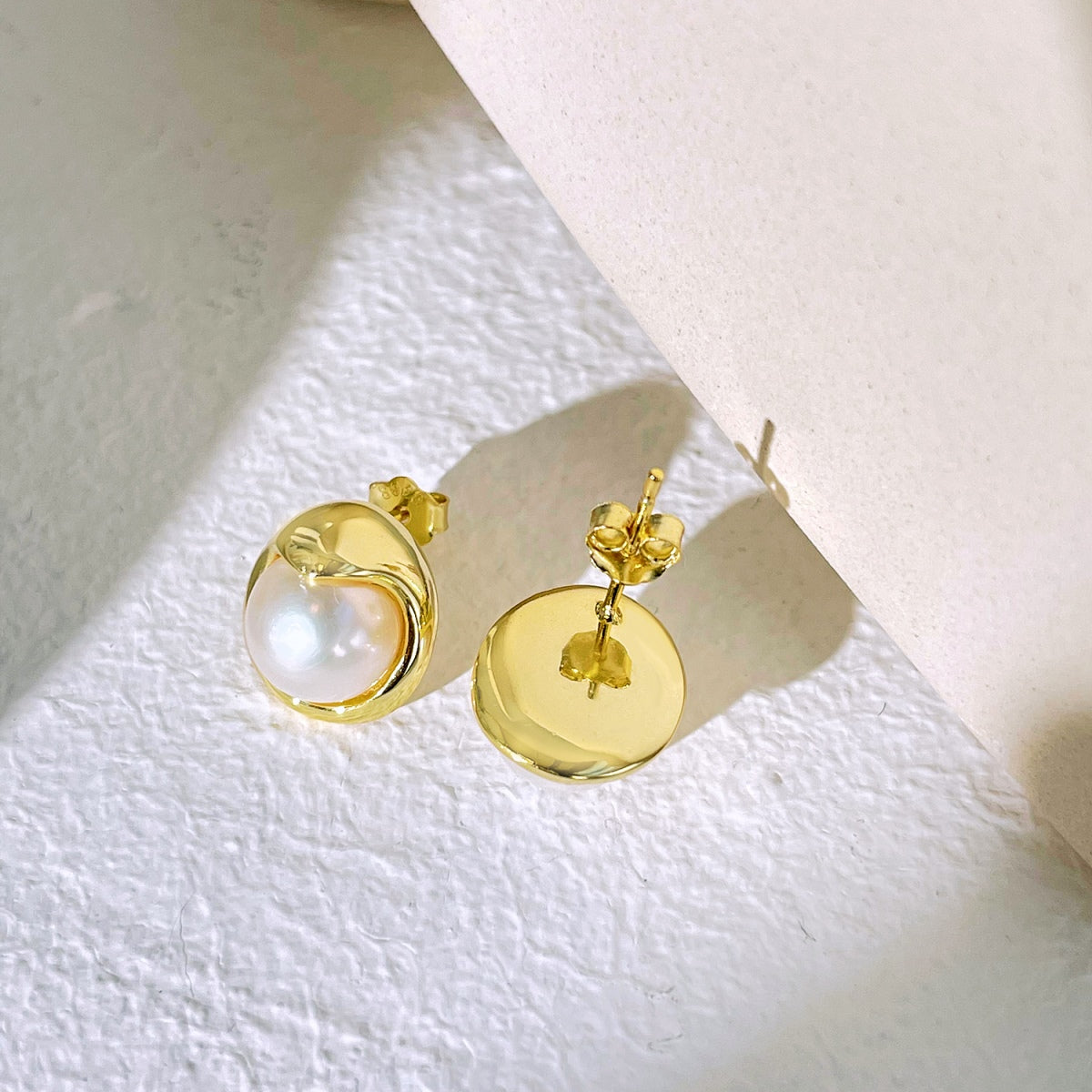 [Vivid Aurora]Dainty Bread Pearl Earrings