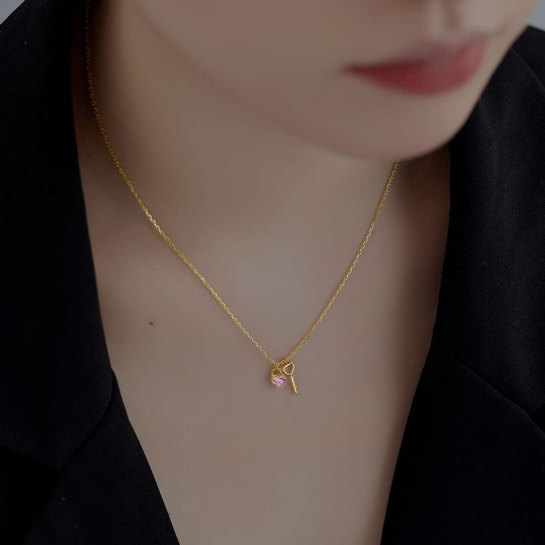 [Vivid Aurora]Unique Heart Shape Key Pendent Necklace