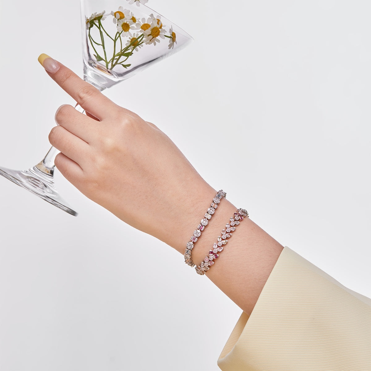 [Vivid Aurora]Dainty Exquisite Flower Shape Daily Bracelet